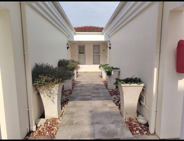 3 BEDROOM TOWNHOUSE FOR SALE IN LA LUCIA RIDGE